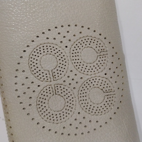 Coach Off-White Zip Wallet – Perforated C Logo Clutch | Elegant Designer Style - Picture 4 of 14